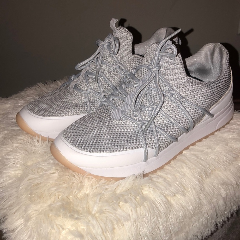 Champion cushion fit tennis shoes